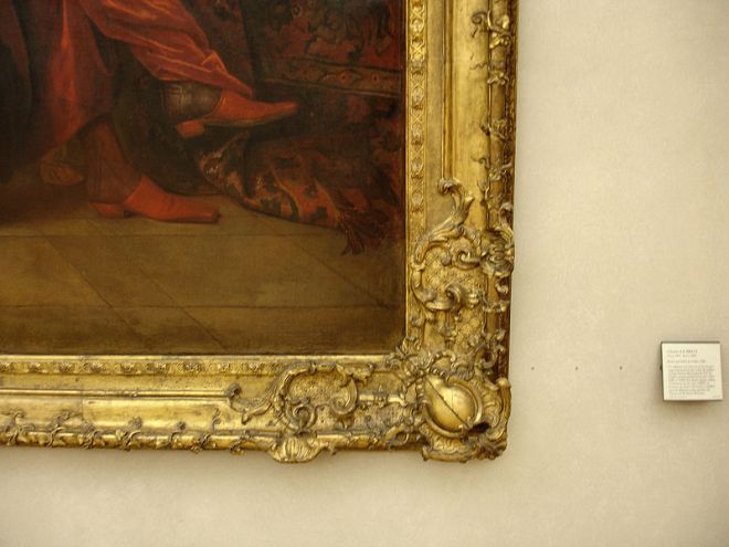 A moulded golden plaster frame from the 19th century.